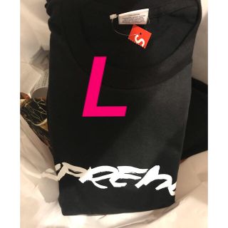 シュプリーム(Supreme)の送料込　supreme futura logo tee ブラック　Lサイズ(Tシャツ/カットソー(半袖/袖なし))