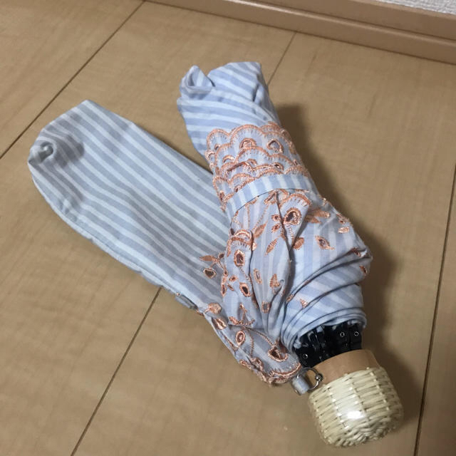 伊勢丹(イセタン)のスカラップレース刺繍 折り畳み日傘 ストライプ レディースのファッション小物(傘)の商品写真