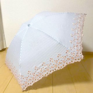 イセタン(伊勢丹)のスカラップレース刺繍 折り畳み日傘 ストライプ(傘)