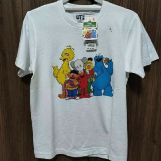 ユニクロ カウズ×セサミストリート コラボTシャツ KAWS UNIQLO(Tシャツ/カットソー(半袖/袖なし))