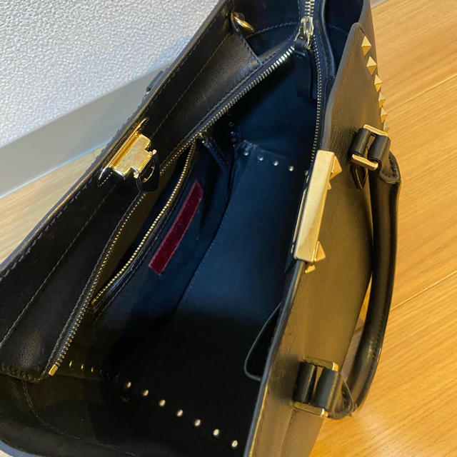 valentino garavani(ヴァレンティノガラヴァーニ)のヴァレンティノ ガラヴァーニ ハンドバッグ レディースのバッグ(ハンドバッグ)の商品写真