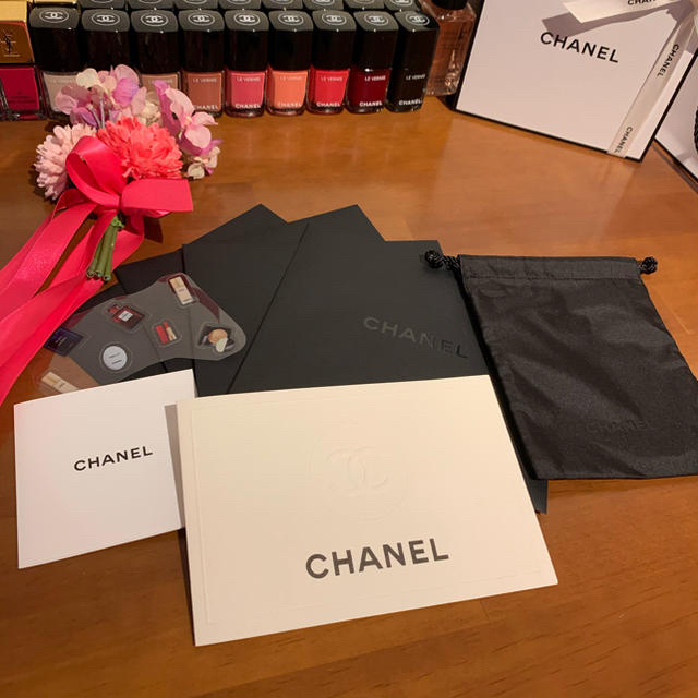 CHANEL(シャネル)の【値下げ】 CHANEL シャネル　試供品 サンプル　24点セット コスメ/美容のキット/セット(サンプル/トライアルキット)の商品写真