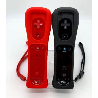 ウィーユー(Wii U)の任天堂 Wiiリモコンプラス レッド　ブラック  2本セット　【美品】(その他)