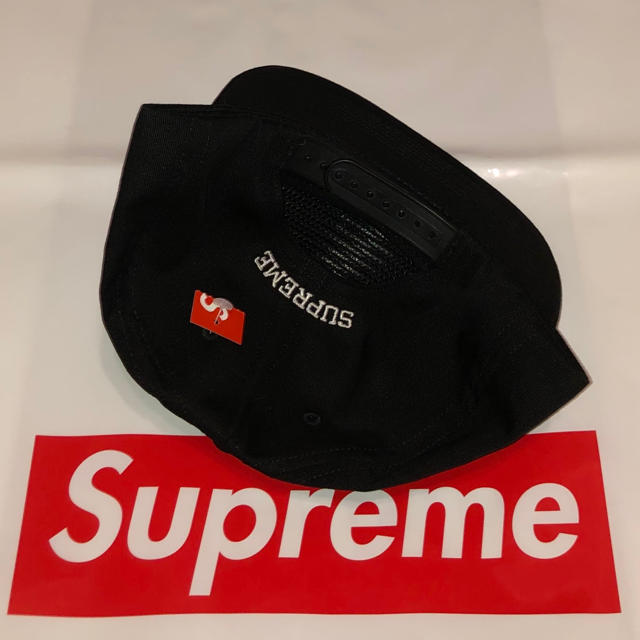 Supreme(シュプリーム)のSupreme Futura Logo 5 Panel 黒　国内正規品　新品 メンズの帽子(キャップ)の商品写真