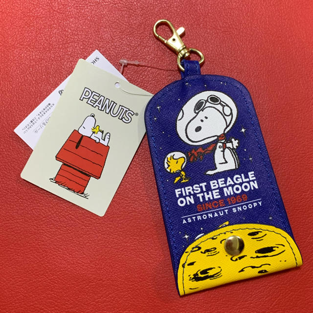 SNOOPY(スヌーピー)の★みどり様専用★新品・未使用 スヌーピー  リール付きキーケース レディースのファッション小物(キーケース)の商品写真