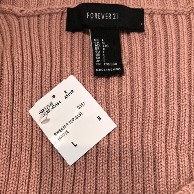 FOREVER 21(フォーエバートゥエンティーワン)のピンクノースリーブニット レディースのトップス(カットソー(半袖/袖なし))の商品写真