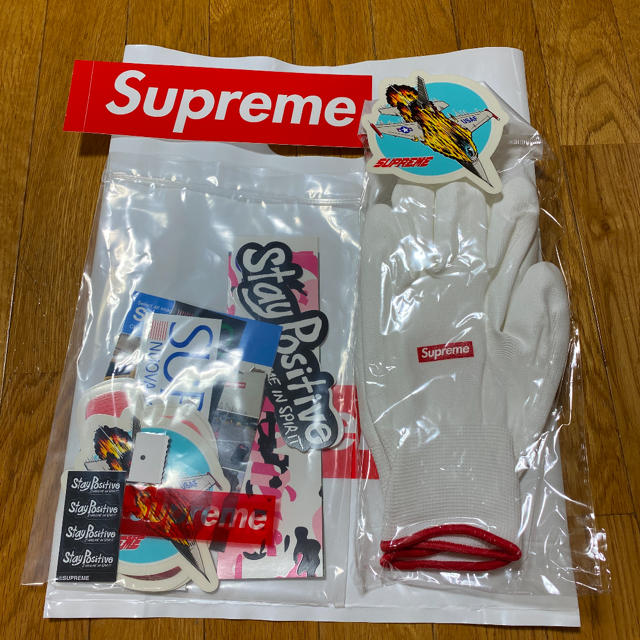 Supreme(シュプリーム)のSupreme シュプリーム Sticker Set ステッカーセット 手袋付き 自動車/バイクのバイク(ステッカー)の商品写真