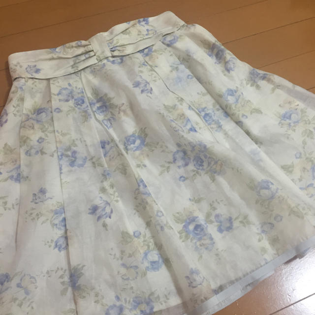 L'EST ROSE(レストローズ)のレストローズ 花柄スカート レディースのスカート(ひざ丈スカート)の商品写真