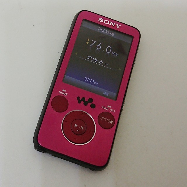 WALKMAN(ウォークマン)のソニー WALKMAN NW-S736F 4GByte ウォークマン FMラジオ スマホ/家電/カメラのオーディオ機器(ポータブルプレーヤー)の商品写真