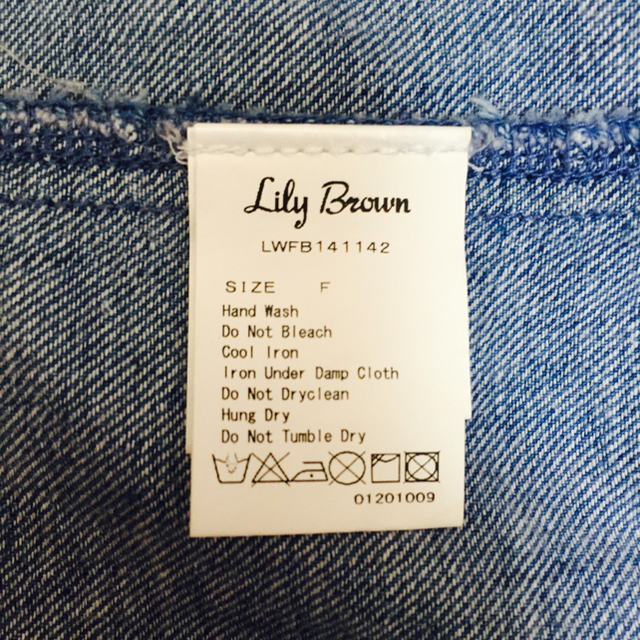 Lily Brown(リリーブラウン)のデニム♥︎フリルスリーブ レディースのトップス(Tシャツ(半袖/袖なし))の商品写真