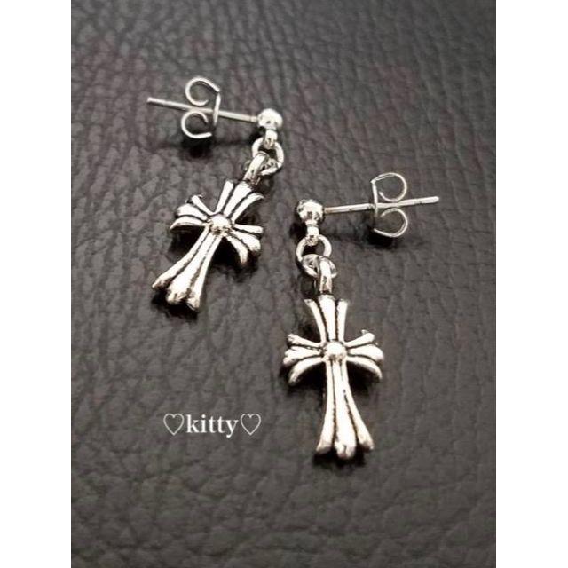 Chrome Hearts(クロムハーツ)の激安・送料込！【クロスピアス シルバー 2個セット】クロムハーツ好きに♪ メンズのアクセサリー(ピアス(両耳用))の商品写真