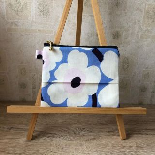 マリメッコ(marimekko)のマリメッコ  ティッシュケース付き　ポーチ　ハンドメイド(ポーチ)