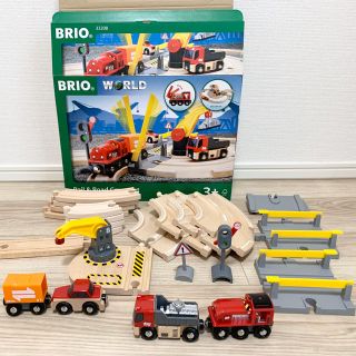 ブリオ(BRIO)の（おまけ付）BRIO WORLD レール&ロードクレーンセット33208(電車のおもちゃ/車)