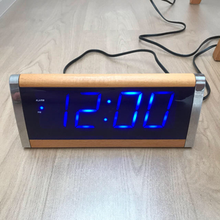 イデアインターナショナル(I.D.E.A international)のイデア　LEDデジタルアラームクロック　ウッド 青　IDEA 置時計(置時計)
