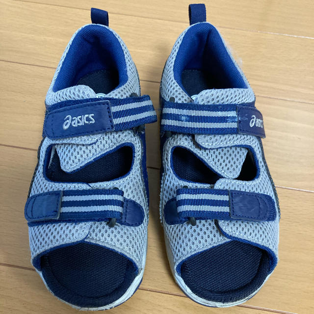 asics(アシックス)のアシックスのサンダル19.5センチ キッズ/ベビー/マタニティのキッズ靴/シューズ(15cm~)(サンダル)の商品写真