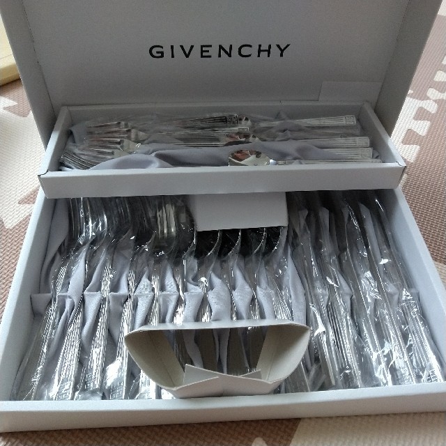 GIVENCHY(ジバンシィ)のGIVENCHY 食器セット ２５本 インテリア/住まい/日用品のキッチン/食器(食器)の商品写真