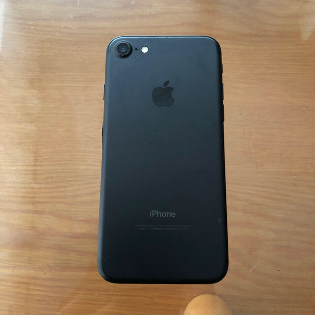 Apple(アップル)のApple アイホン7 32GB黒　SIMフリーdocomo スマホ/家電/カメラのスマートフォン/携帯電話(スマートフォン本体)の商品写真