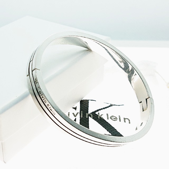 Calvin Klein(カルバンクライン)のCK■カルバン・クライン  バングル silver９２５ レディースのアクセサリー(ブレスレット/バングル)の商品写真