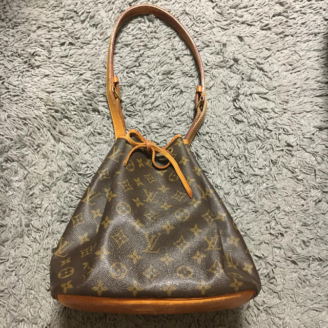 LOUIS VUITTON(ルイヴィトン)のルイヴィトン モノグラム　プチノエ ワンショルダーバッグ レディースのバッグ(ショルダーバッグ)の商品写真