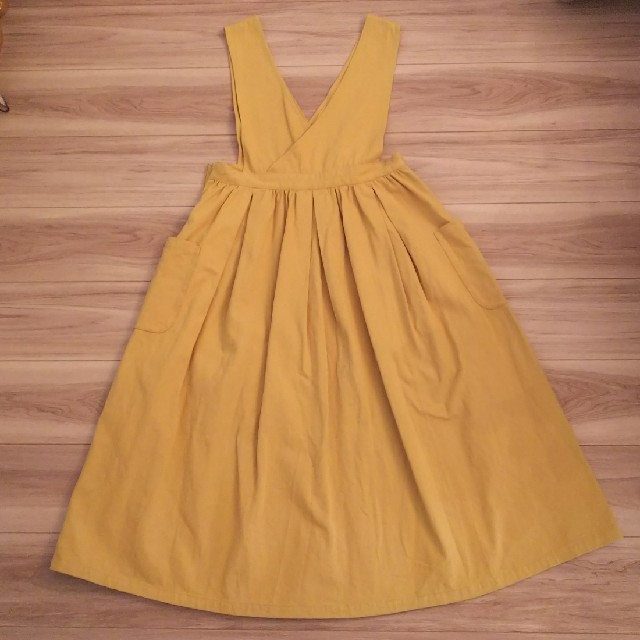 merlot(メルロー)のメルロー 薄い黄色のジャンパースカート レディースのワンピース(ロングワンピース/マキシワンピース)の商品写真