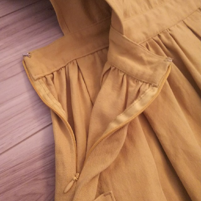 merlot(メルロー)のメルロー 薄い黄色のジャンパースカート レディースのワンピース(ロングワンピース/マキシワンピース)の商品写真