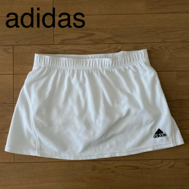 adidas(アディダス)のセール【アディダス】テニス　スカート　インナーパンツ付　白　140cm スポーツ/アウトドアのテニス(ウェア)の商品写真