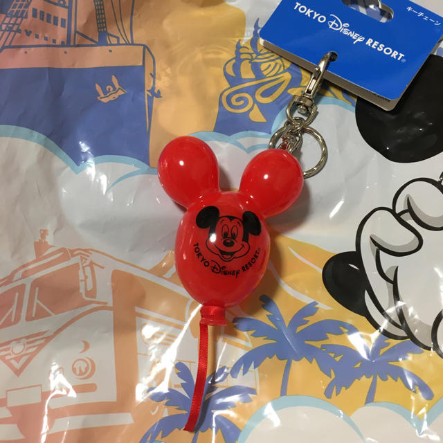 Disney(ディズニー)のディズニー　バルーン　キーチェーン  赤　レッド エンタメ/ホビーのおもちゃ/ぬいぐるみ(キャラクターグッズ)の商品写真