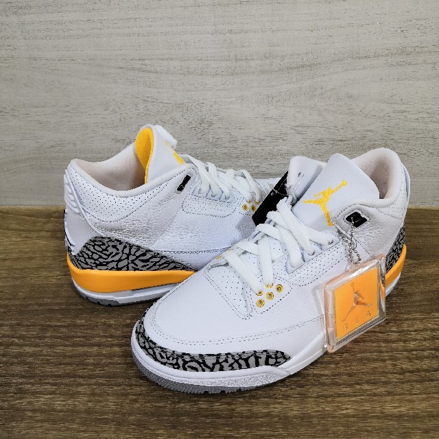 NIKE(ナイキ)のNIKE WMNS AIR JORDAN 3 LASER ORANGE 24.5 レディースの靴/シューズ(スニーカー)の商品写真