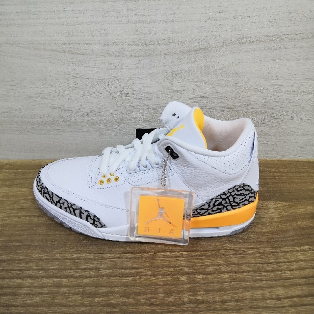 NIKE(ナイキ)のNIKE WMNS AIR JORDAN 3 LASER ORANGE 24.5 レディースの靴/シューズ(スニーカー)の商品写真