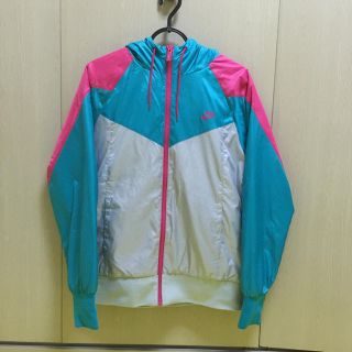 ナイキ(NIKE)のNIKE ナイロンパーカー(パーカー)