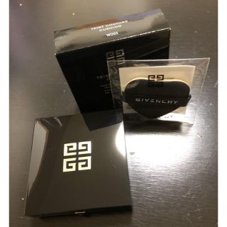 ジバンシィ(GIVENCHY)のタンクチュールクッション　w205(ファンデーション)