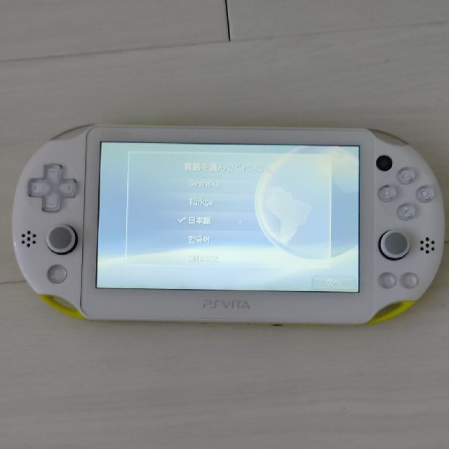 PlayStation Vita(プレイステーションヴィータ)のPS vita 2000 ライムグリーン + ソフト三点セット エンタメ/ホビーのゲームソフト/ゲーム機本体(携帯用ゲーム機本体)の商品写真