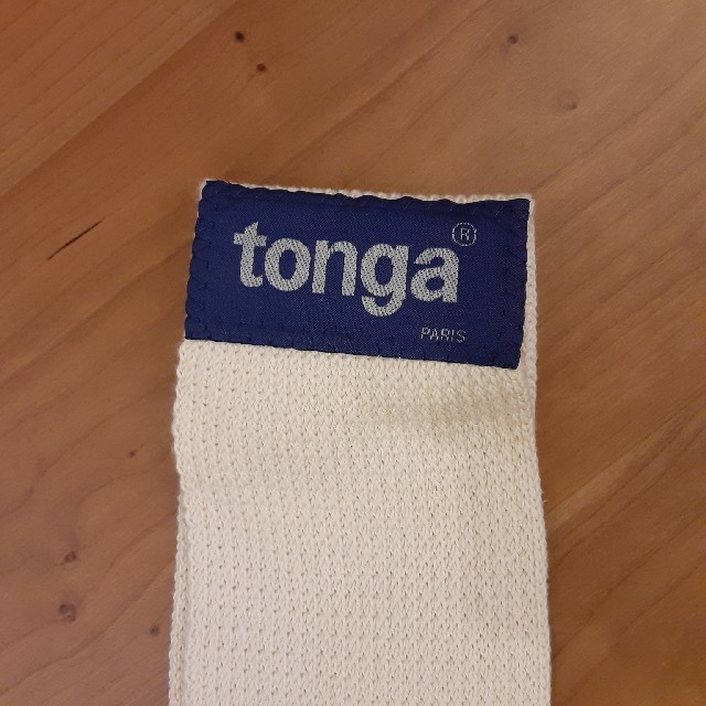 tonga(トンガ)の抱っこひも　白　Mサイズ キッズ/ベビー/マタニティの外出/移動用品(抱っこひも/おんぶひも)の商品写真