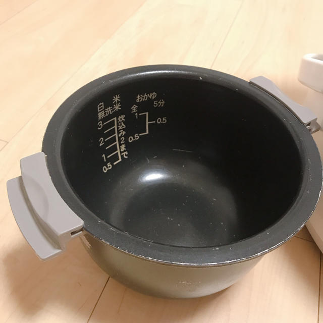 SHARP(シャープ)の【送料込】SHARP炊飯器3合炊き スマホ/家電/カメラの調理家電(炊飯器)の商品写真