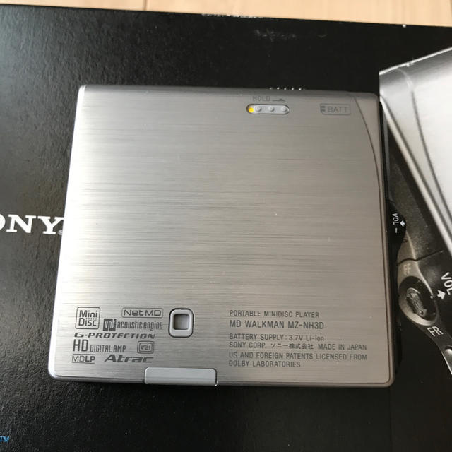 SONY(ソニー)のHi-MD WALKMAN MZ-NH3D スマホ/家電/カメラのオーディオ機器(ポータブルプレーヤー)の商品写真