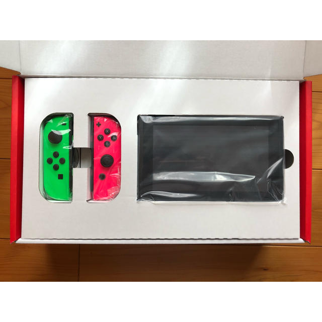 Nintendo Switch(ニンテンドースイッチ)のNintendo Switch +プロコントローラー+ microSD128GB エンタメ/ホビーのゲームソフト/ゲーム機本体(携帯用ゲーム機本体)の商品写真