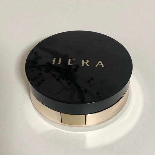 AMOREPACIFIC(アモーレパシフィック)の【HERA/ヘラ】ブラッククッション 新品リフィル付 コスメ/美容のベースメイク/化粧品(ファンデーション)の商品写真