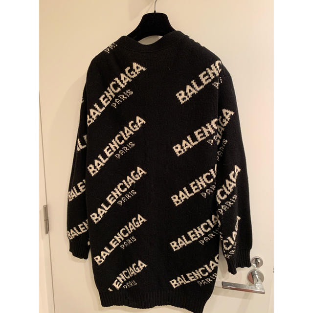 Balenciaga(バレンシアガ)のBALENCIAGA ニット　カーディガン　バレンシアガ レディースのトップス(カーディガン)の商品写真