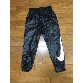 ナイキ(NIKE)の中古ナイキＳビッグスウォッシュ黒イージーパンツＮＩＫＥデカロゴ(カジュアルパンツ)