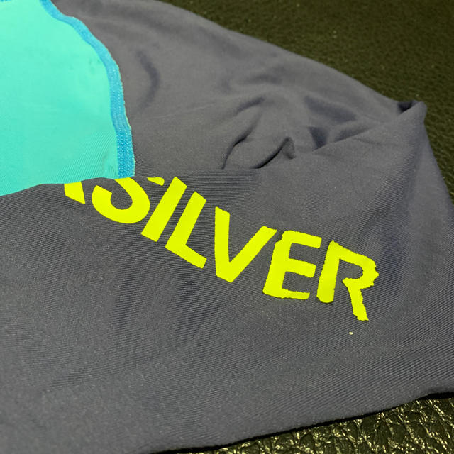 QUIKSILVER(クイックシルバー)のtito様専用★QUICKSILVER ラッシュガード110 キッズ/ベビー/マタニティのキッズ服男の子用(90cm~)(水着)の商品写真