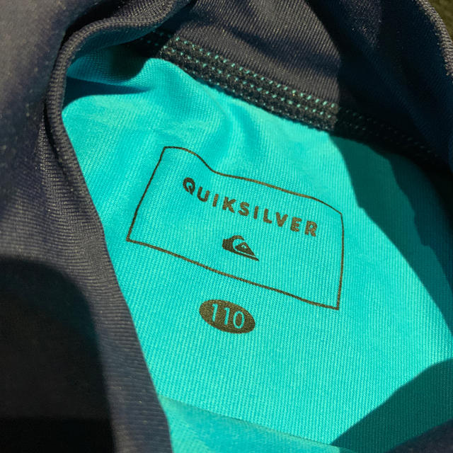 QUIKSILVER(クイックシルバー)のtito様専用★QUICKSILVER ラッシュガード110 キッズ/ベビー/マタニティのキッズ服男の子用(90cm~)(水着)の商品写真