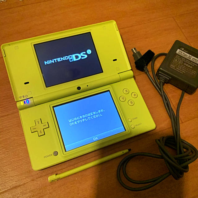 ニンテンドーDS(ニンテンドーDS)のNintendo DSi LIME GREEN 充電器付き エンタメ/ホビーのゲームソフト/ゲーム機本体(携帯用ゲーム機本体)の商品写真