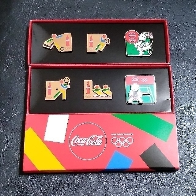 コカ・コーラ(コカコーラ)の24個オリンピック ピンズ＋エコバッグ（白）コカ・コーラ エンタメ/ホビーのアニメグッズ(バッジ/ピンバッジ)の商品写真