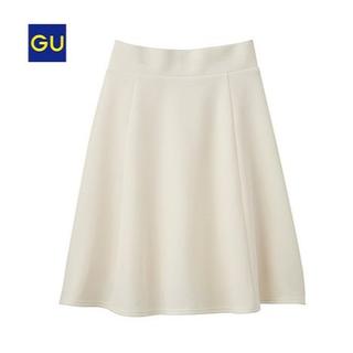 ジーユー(GU)のGU☆バックギャザーフレアスカート ホワイト(ひざ丈スカート)