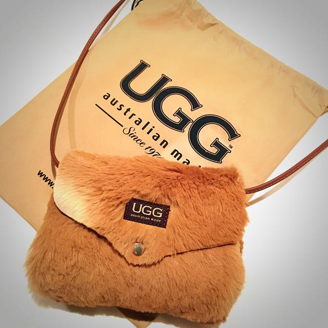 UGG ショルダーバッグ ファーバッグ 巾着バッグ　カラフル　モコモコ