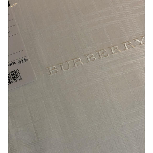 BURBERRY(バーバリー)の新品未開封【BURBERRY 】バーバリー　クイックシーツ　チェック柄　シングル インテリア/住まい/日用品の寝具(シーツ/カバー)の商品写真