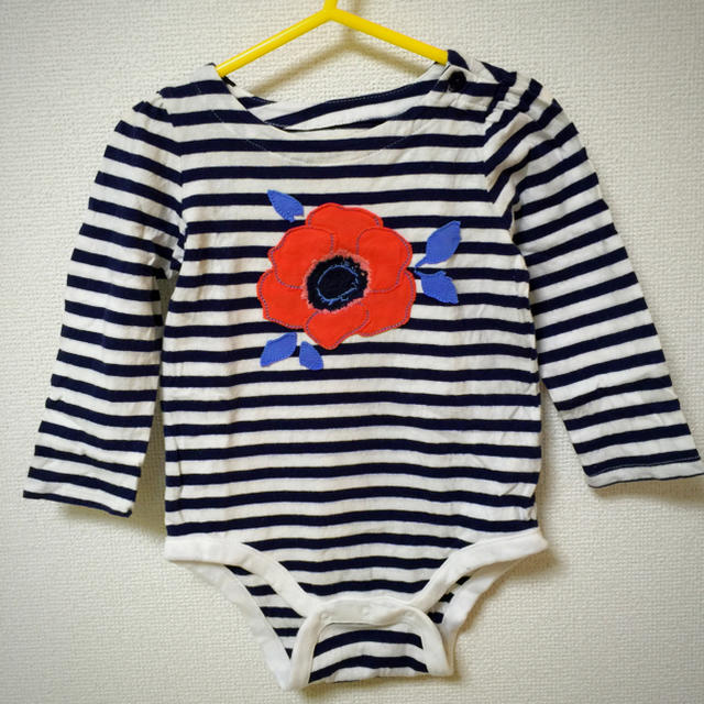 babyGAP(ベビーギャップ)のbabyGAPボーダーロンパース キッズ/ベビー/マタニティのベビー服(~85cm)(ロンパース)の商品写真