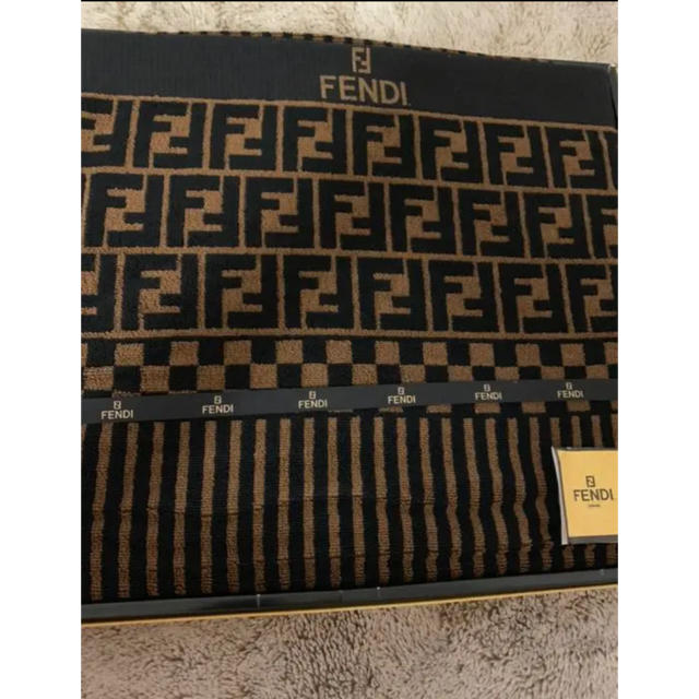 FENDI フェンディ タオルケット ズッカ柄とボーダー 未使用品 www