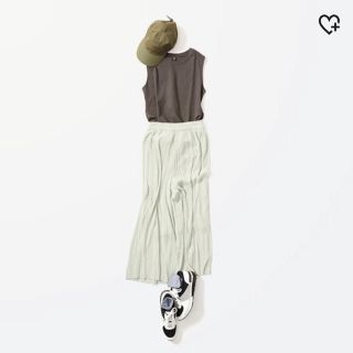 ユニクロ(UNIQLO)のUNIQLO シフォンプリーツスカートパンツ(カジュアルパンツ)