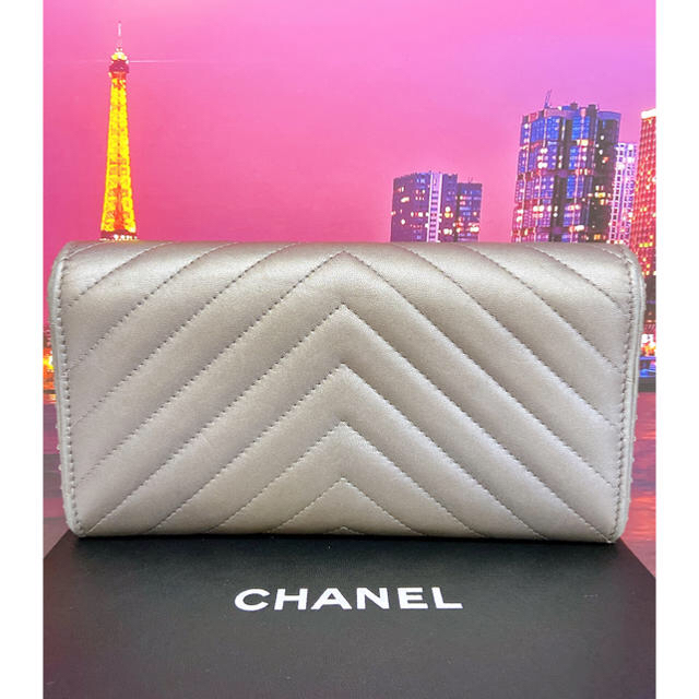 CHANEL(シャネル)の専用シャネル　レア【正規品】極美品　長財布　スタッズ　Vステッチ メンズのファッション小物(長財布)の商品写真